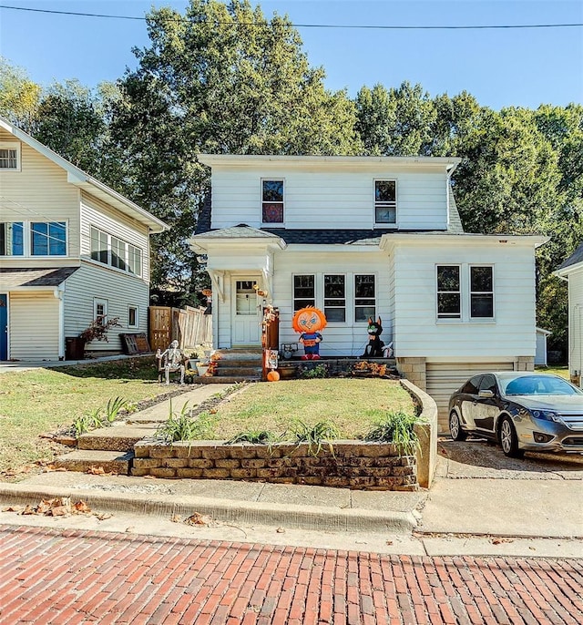 view of front property featuring a front yard