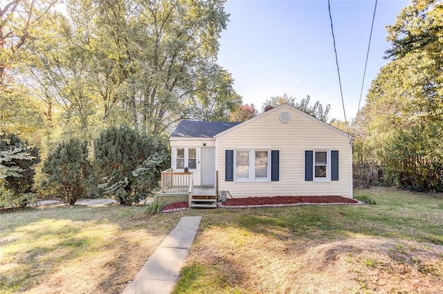 view of front of house with a front lawn