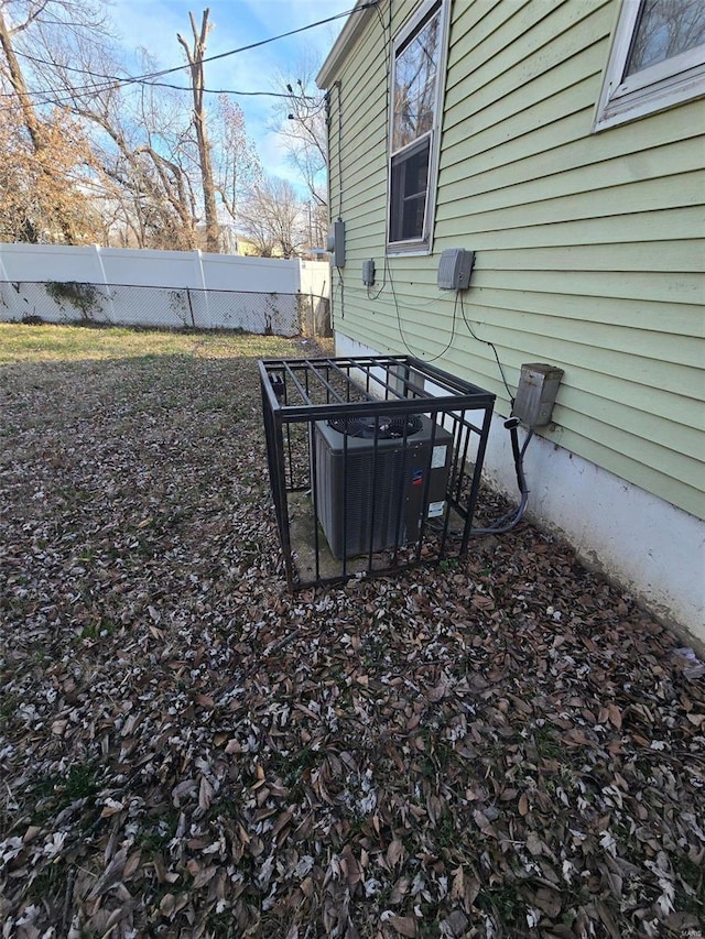 view of yard featuring cooling unit