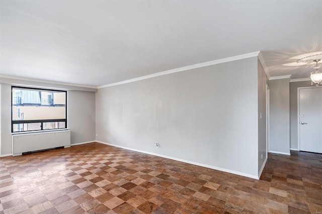 empty room featuring ornamental molding and a notable chandelier