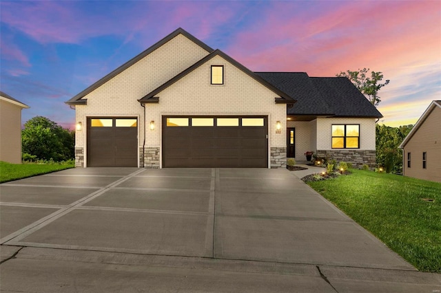 view of front of house featuring a lawn and a garage