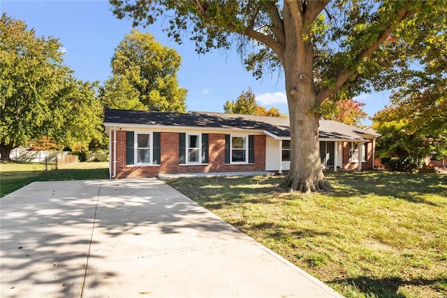 ranch-style home with a front lawn