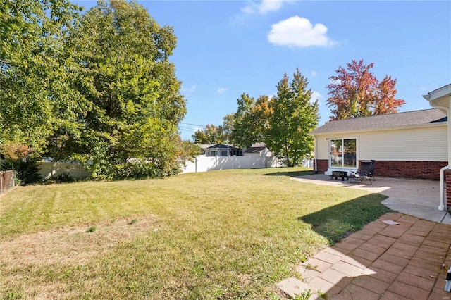 view of yard featuring a patio