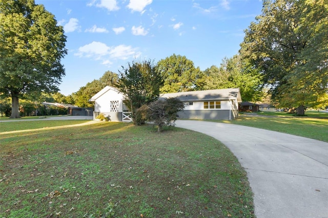 ranch-style home with a front yard