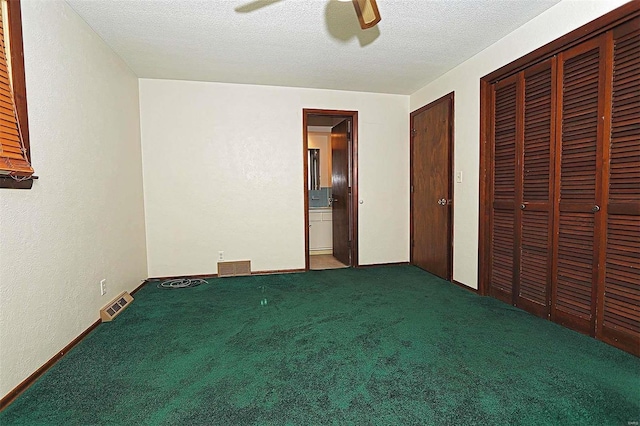 unfurnished bedroom with a textured ceiling, carpet floors, and ceiling fan