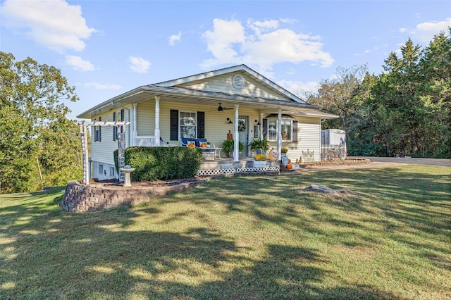 view of front facade featuring covered porch and a front lawn