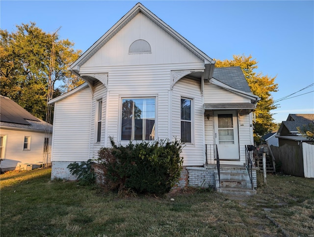 view of front of house featuring a front yard