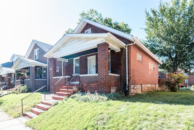 view of front of property featuring a front yard