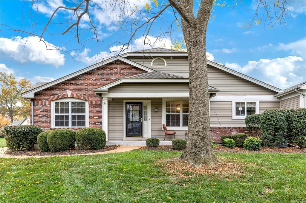 view of front of house with a front lawn