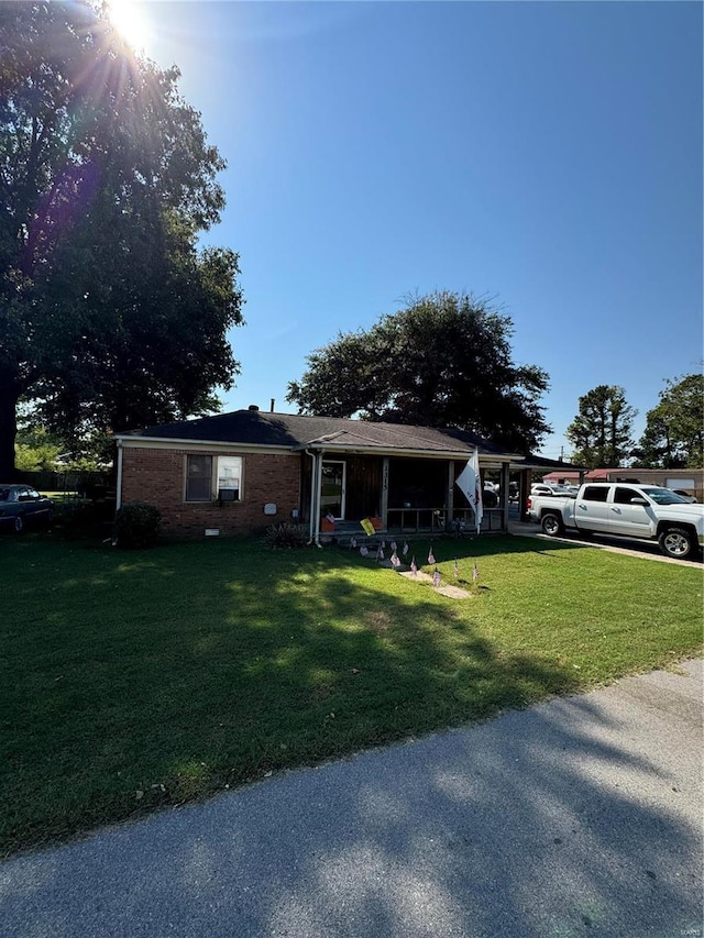 view of front facade with a front yard