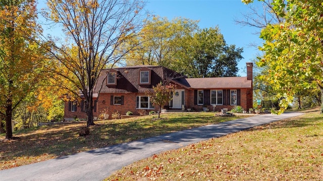 view of front facade featuring a front lawn and brick siding