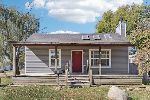 view of front of home with covered porch and a front yard