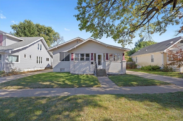 view of front of home featuring a front yard