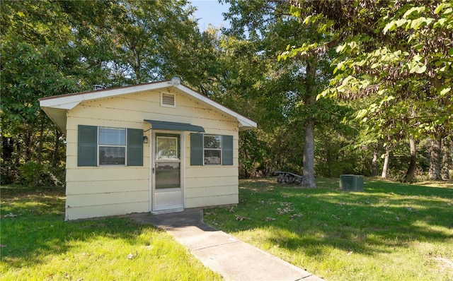 view of outbuilding featuring a lawn