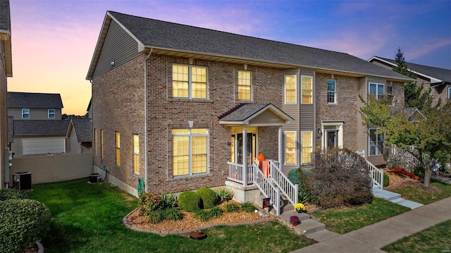 view of front of house featuring a lawn