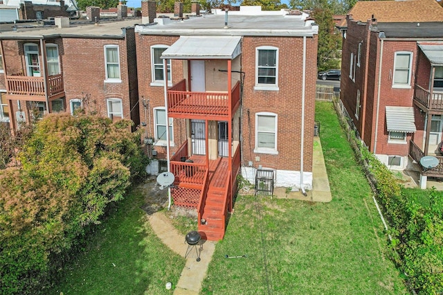 view of front of house featuring a balcony and a front lawn