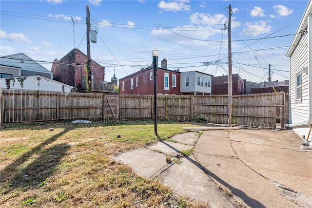 view of yard featuring a patio area