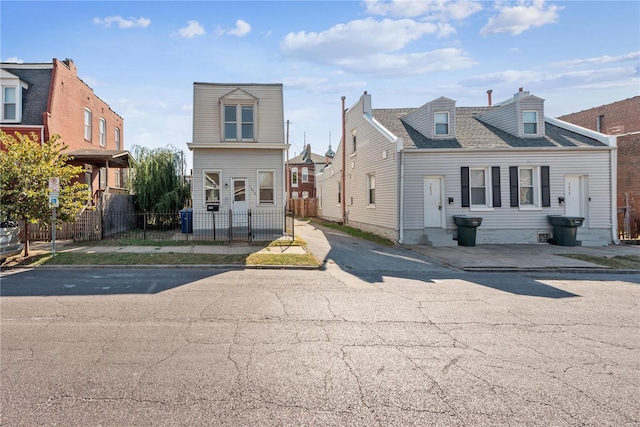 view of front property