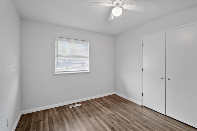 unfurnished bedroom with a closet, light hardwood / wood-style floors, and ceiling fan