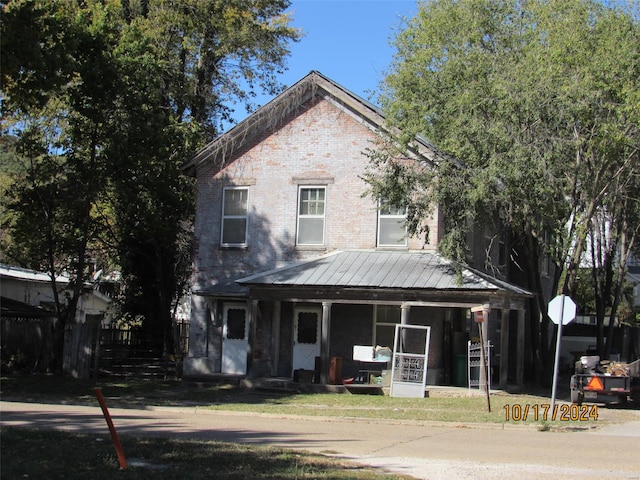 view of front of house featuring a porch