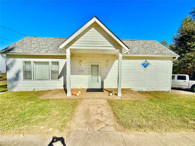 view of front of home featuring a porch and a front lawn