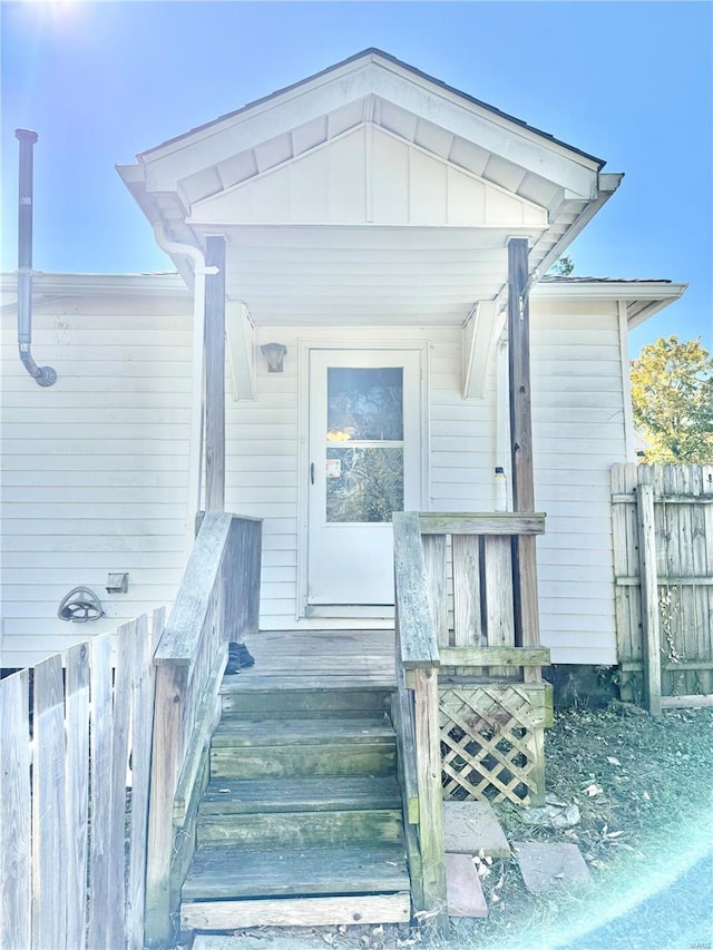 view of property entrance