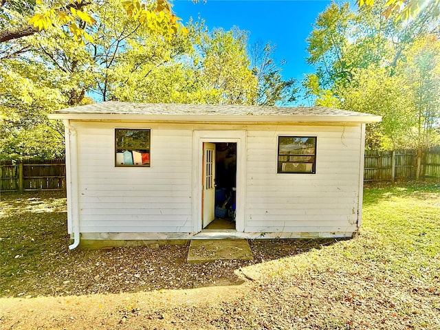 view of outdoor structure featuring a yard