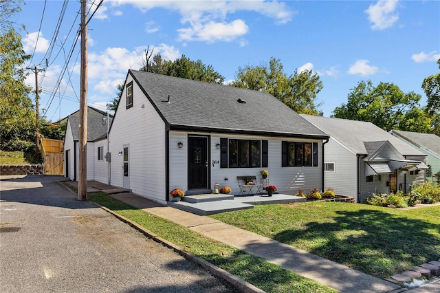 view of front of property with a front lawn