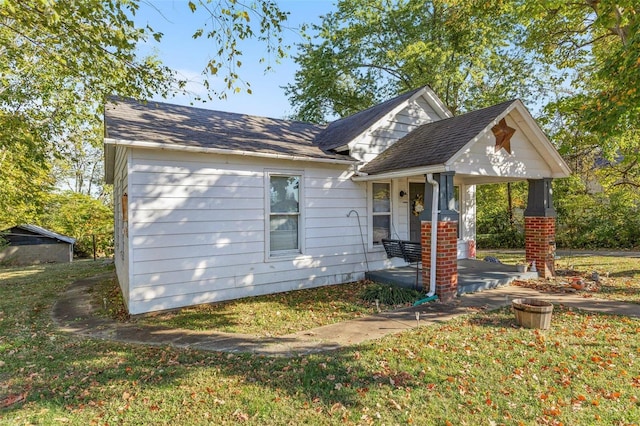 bungalow-style house with a front yard