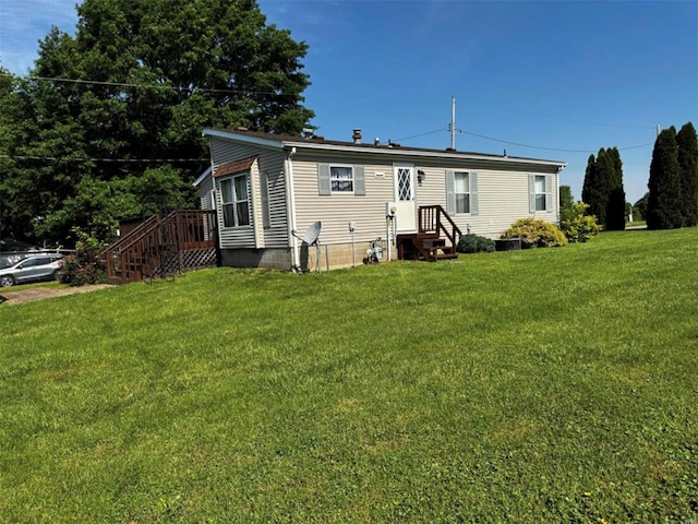 view of front facade with a front yard