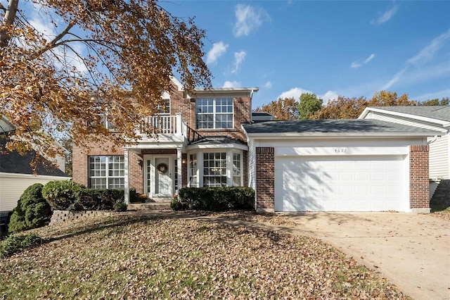 view of front property featuring a garage