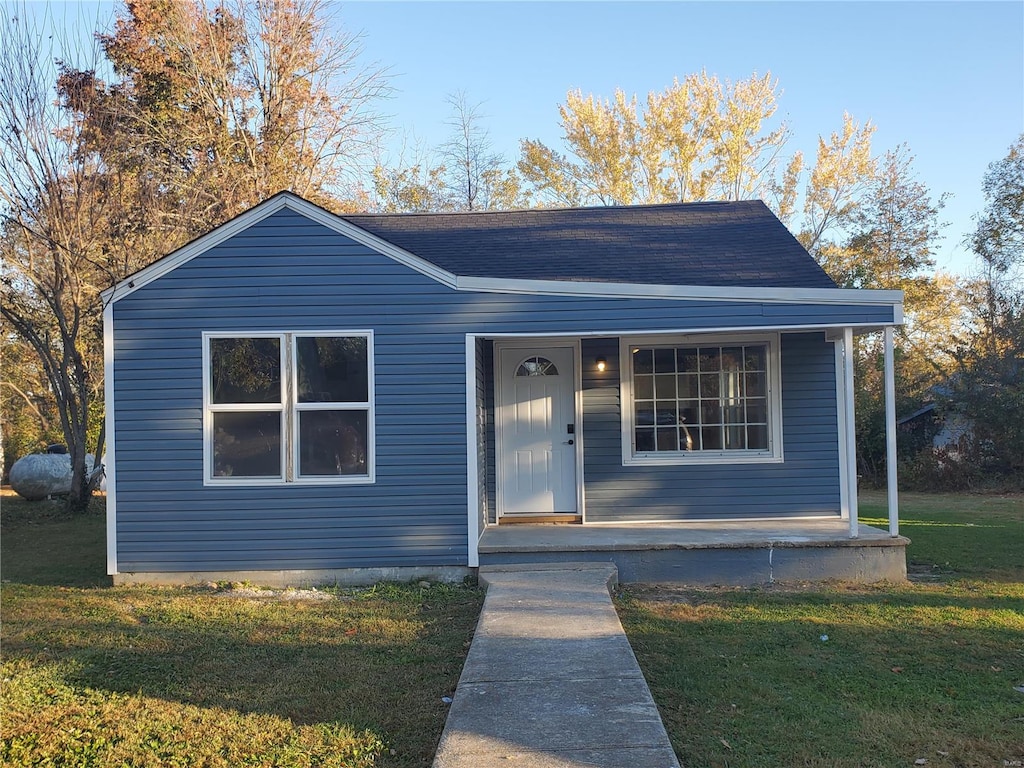 bungalow with a front lawn and a porch