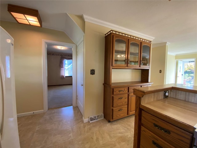 kitchen with crown molding