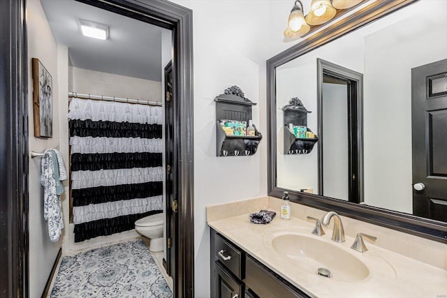 bathroom featuring a shower with curtain, vanity, and toilet