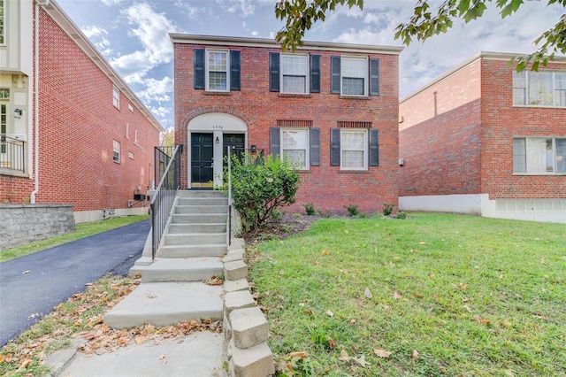 view of front of house with a front lawn