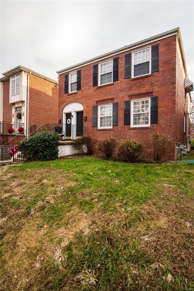 view of front of house with a front lawn