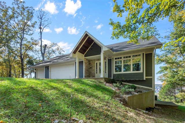 view of front of home featuring a front yard and a garage