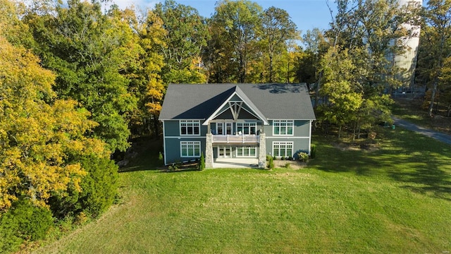 back of house featuring a lawn