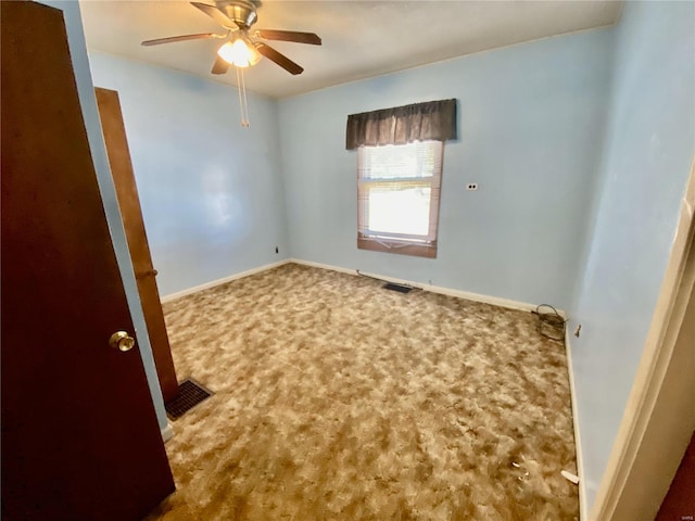 carpeted empty room featuring ceiling fan