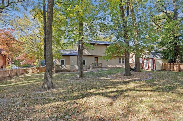 view of yard featuring a storage unit