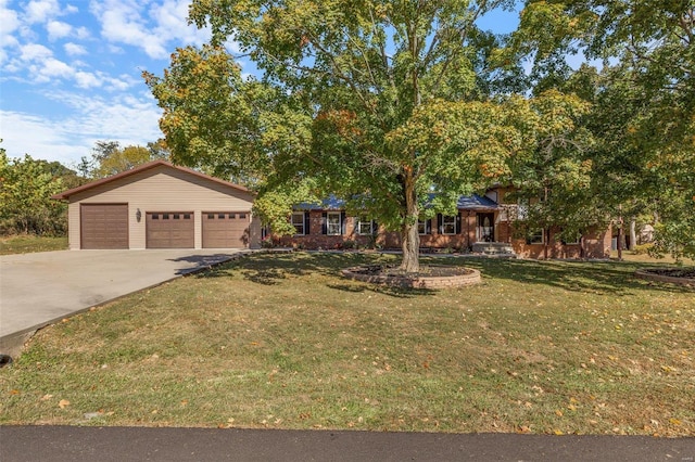 view of front of home featuring a garage and a front yard