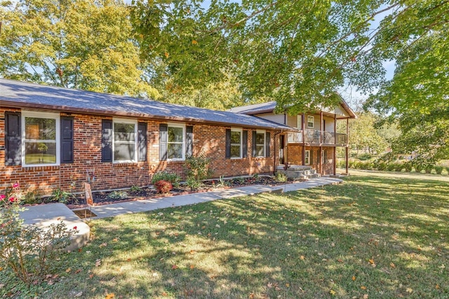 view of front of house featuring a front yard