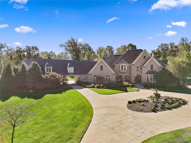 view of front facade with a front yard