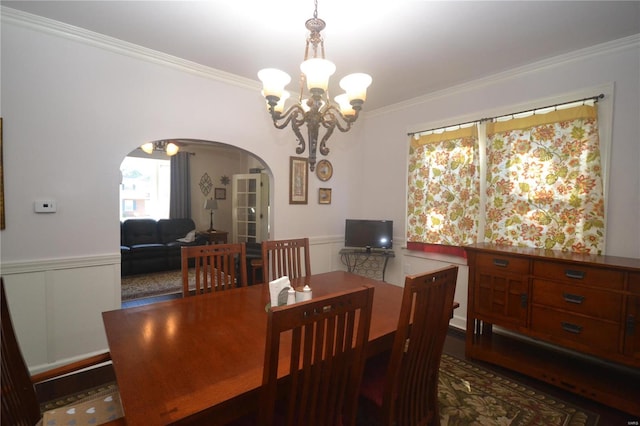 dining space featuring crown molding and a notable chandelier