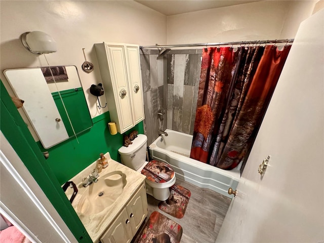 full bathroom featuring shower / bath combo with shower curtain, vanity, hardwood / wood-style floors, and toilet