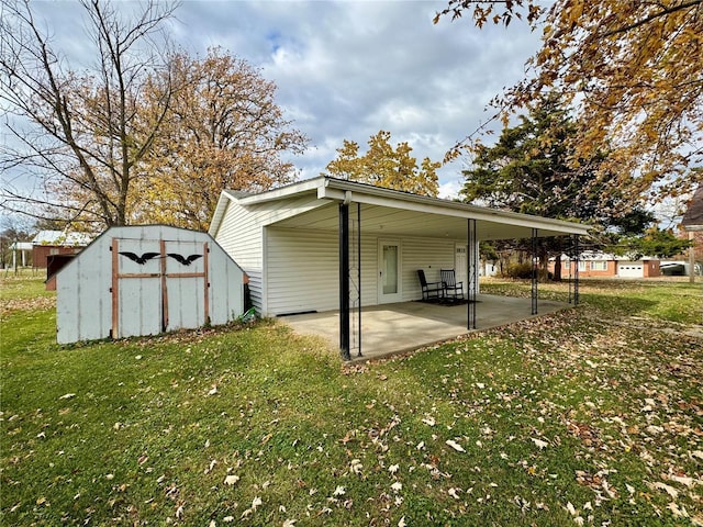 exterior space featuring a lawn