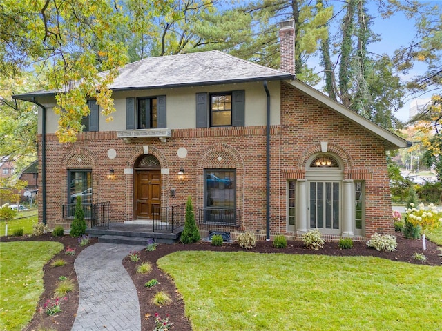 view of front of house with a front yard