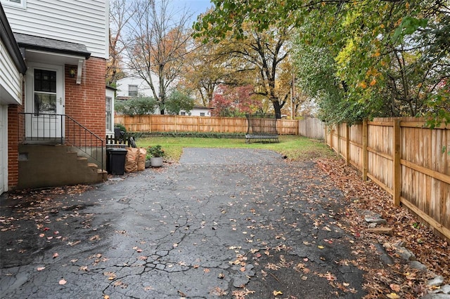 view of yard featuring a patio area