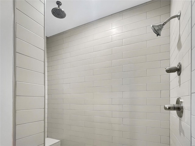 bathroom featuring a tile shower