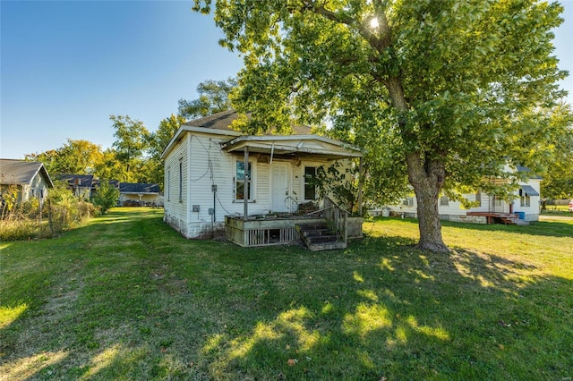 view of front of property with a front lawn